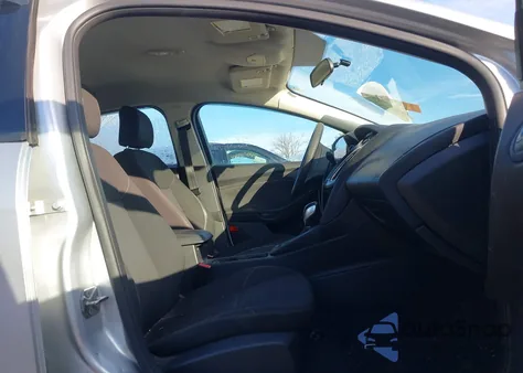 2016 Ford Focus Se z USA, uszkodzony, nr VIN 1FADP3F20GL220535